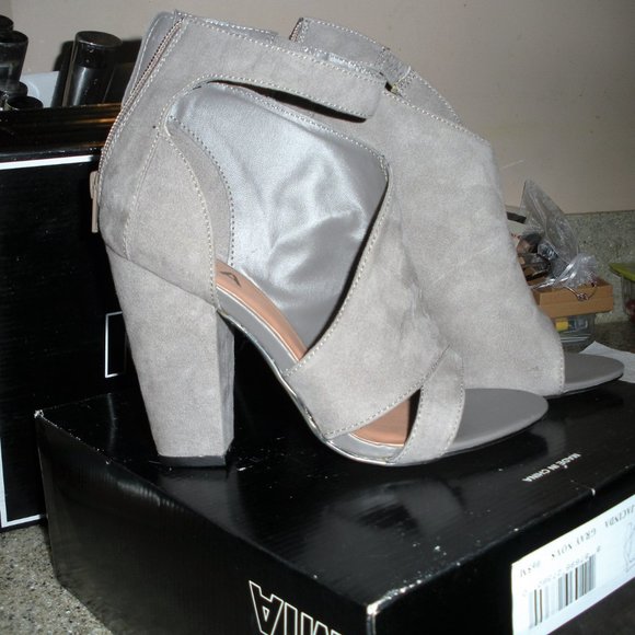 MIA NEW IN BOX gray suede booties open toed, Perfect! - Picture 2 of 5